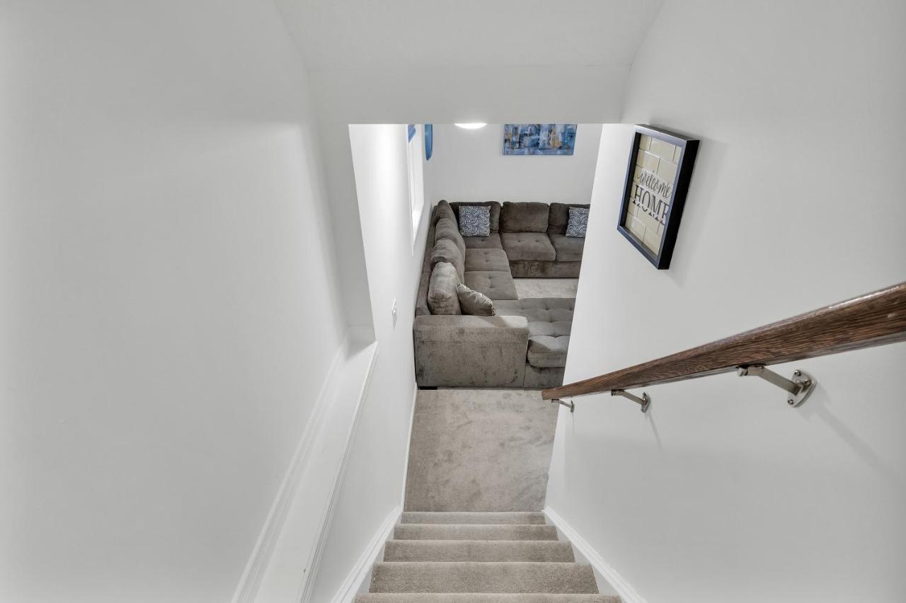 Modern 1 Bedroom + Den In ケンブリッジ エクステリア 写真