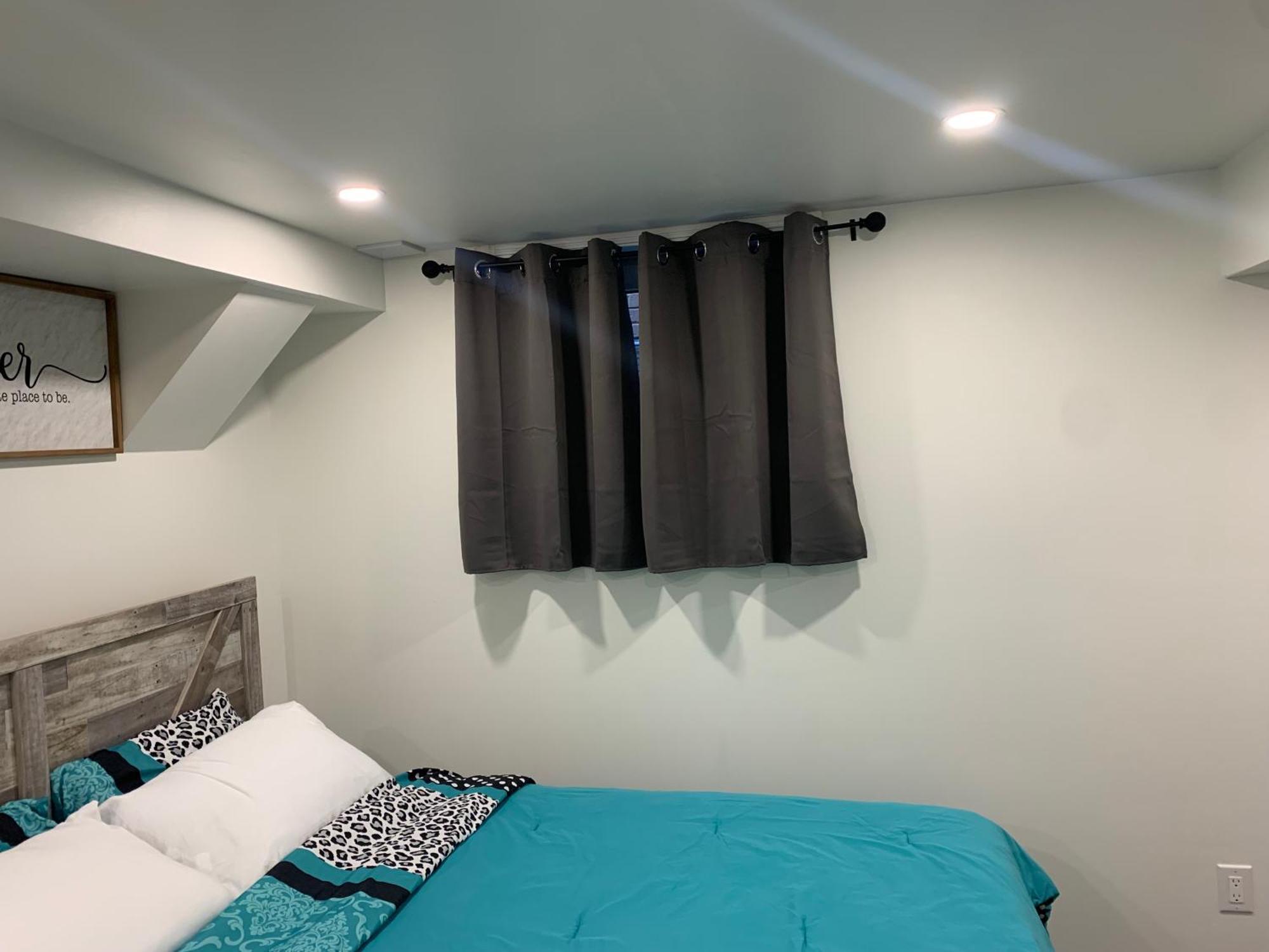 Modern 1 Bedroom + Den In ケンブリッジ エクステリア 写真